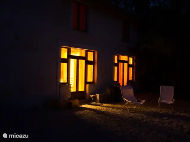en dan 's nachts lang buitenzitten, genieten van een glaasje wijn en van een prachtige sterrenhemel, met alleen het geluid van de krekels...